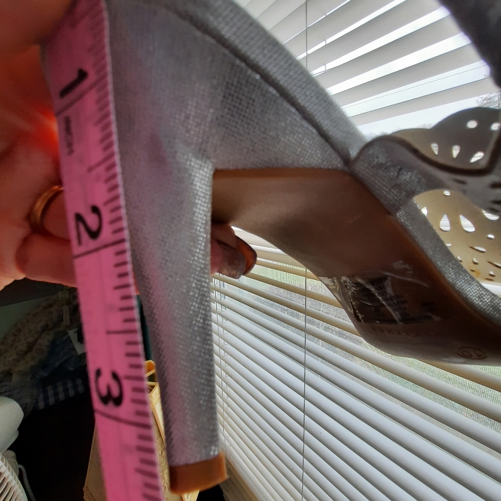 Metaphor women's size 10 silver dress shoes - Picture 8 of 8